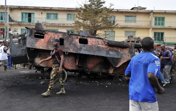 Abobo / Pluie d`obus sur le quartier Agbékoi -  Des chars détruits